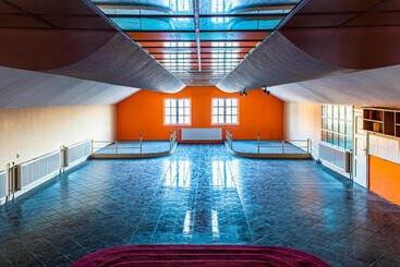 Bed & Breakfast Komplex  Rendezvénytermek Panzió Apartman Irodák