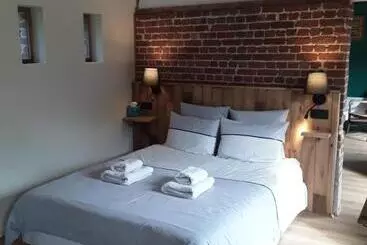 Majatalo Les Charmilles De Valencendre