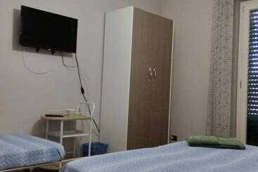 تختخواب و صبحانه La Darsena