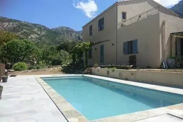 Aamiaismajoitus (B&B) Villa Capraghjese