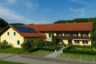 ベッドアンドブレックファースト Gästehaus Strini