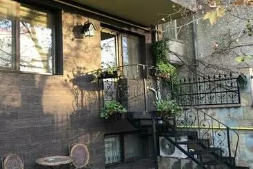 تختخواب و صبحانه Studio