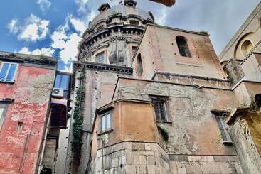 تختخواب و صبحانه A Room De  Scugnizzi