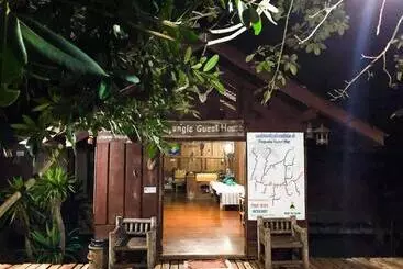 هتل Jungle Guesthouse