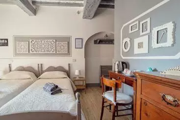 تختخواب و صبحانه La Lanciotta