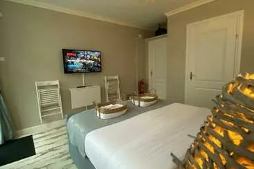 Bed and Breakfast De Tuinkamer     Privé Diner Op De Kamer Mogelijk!!!