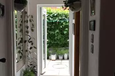 ベッドアンドブレックファースト Garden Flat 1