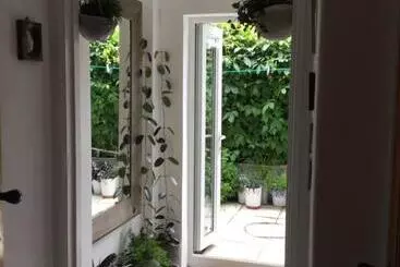 Bed and Breakfast Garden Flat 1