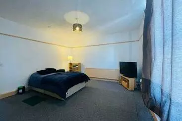 تختخواب و صبحانه Shous Guest House
