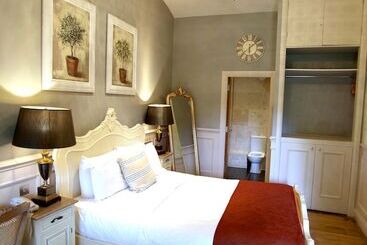 בית מלון כפרי The Crown At Playhatch