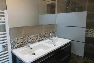 ベッドアンドブレックファースト Au Clair De Loup