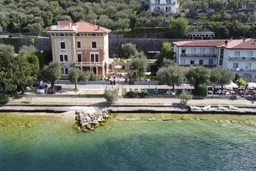 Pensió Villa Torre   Atmosfera Romantica