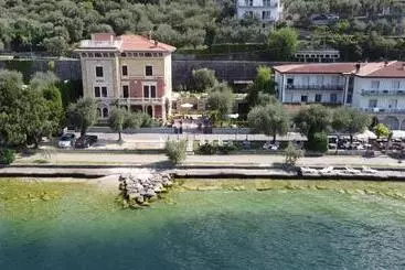 ペンション Villa Torre   Atmosfera Romantica