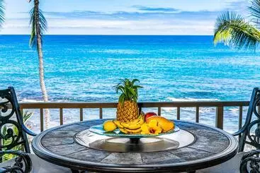 هتل آپارتمان Oceanfront Luxury Condo