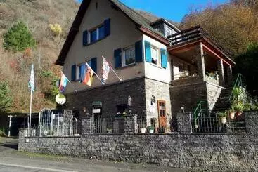 Aamiaismajoitus (B&B) Haus Am Dekernbach