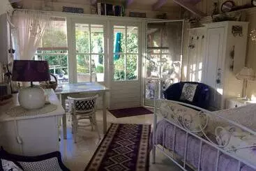 تختخواب و صبحانه Logies Het Tuinhuisje