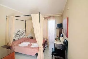 Roselands Hotel Bungalows