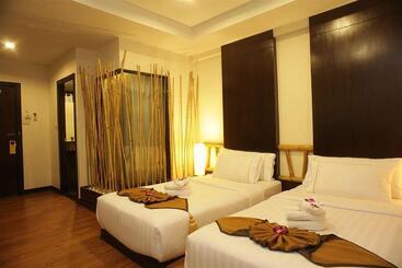 هتل Bamboo House Phuket