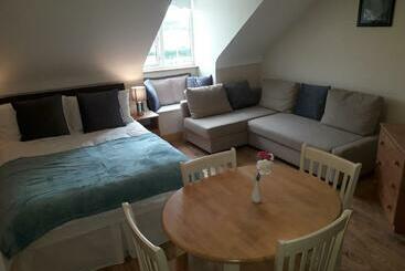 تختخواب و صبحانه Kate S Rest