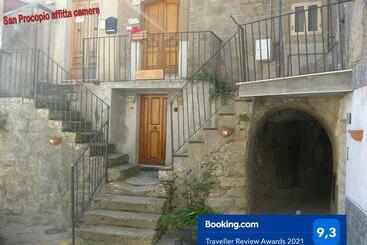 פנסיון Affitta Camere San Procopio