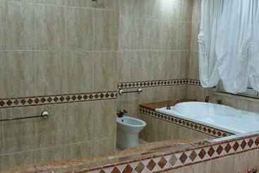 Bed and Breakfast Policlinico Happy Home