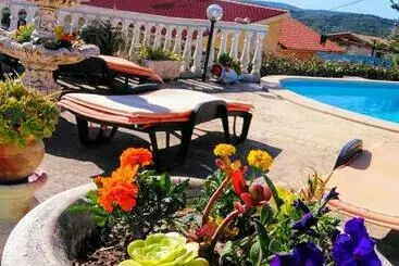 تختخواب و صبحانه La Finestra Sul Mare