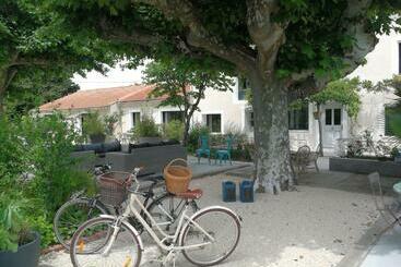 تختخواب و صبحانه Les Intérieurs D Angèle