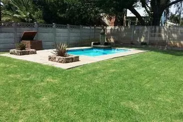 ペンション Delwer Selfcatering Guesthouse Parys