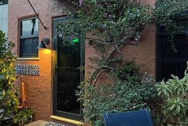 Pensionat The Cottage At Pineapple House