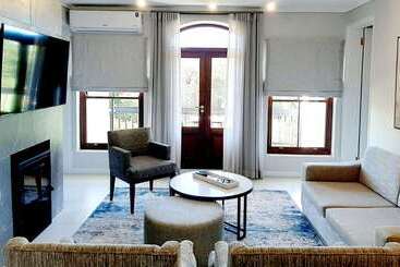 בית מלון כפרי De Zalze Lodge