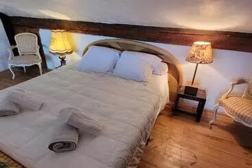 Pensió Appartements De Charme La Sarrazine