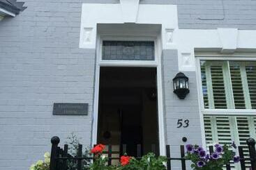 Bed and Breakfast Midsummer House