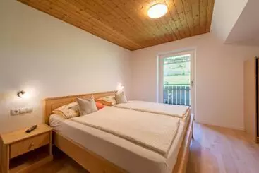 تختخواب و صبحانه Haus Stolz