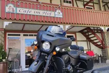 Majatalo Café Im Hof  Bed & Breakfast