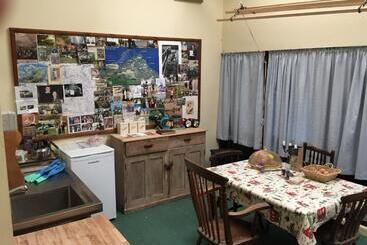 Отель Mollies Hut