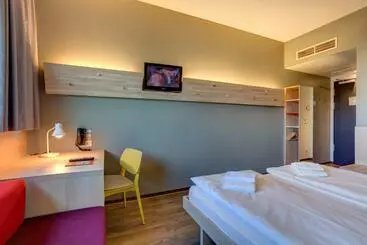Общежитие Meininger Hotel Berlin Airport