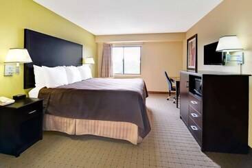 酒店 Days Inn & Suites By Wyndham Desoto