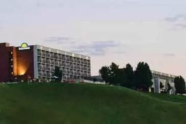 Szálloda Days Inn & Suites By Wyndham Sutton Flatwoods