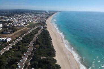 Hotel Dei Bizantini & Villaggio Campo Dei Messapi
