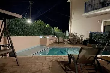 ホテル Kourkoumelata