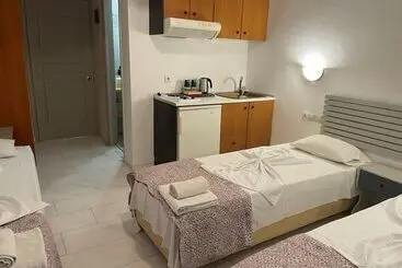 هتل Kourkoumelata