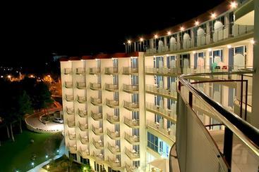 בית מלון כפרי Aqua Azur