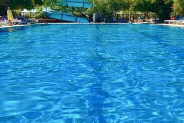 בית מלון כפרי Club Afrodit