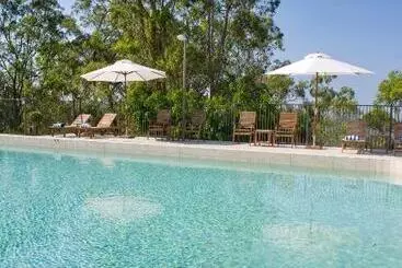 Отель Mercure Clear Mountain Lodge