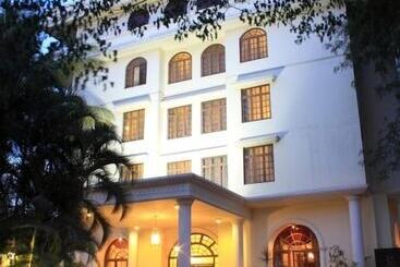 酒店 The Grand Magrath