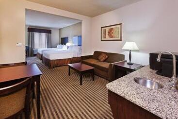 فندق Holiday Inn Express & Suites Brady, An Ihg