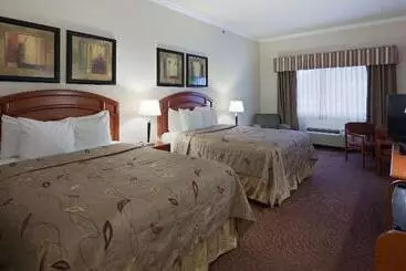 Otel Best Western Inn & Suites Cleveland