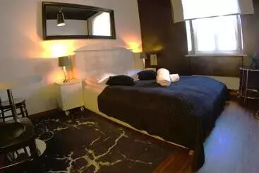 Bed and Breakfast Chmielna Guest House