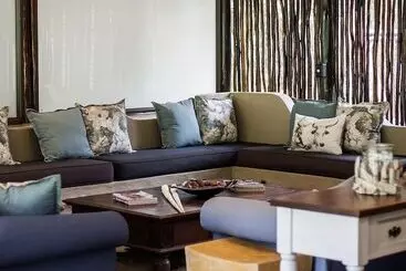 호텔 Emdoneni Lodge