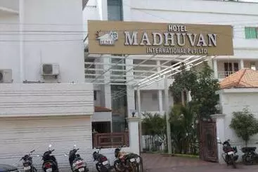 ホテル Madhuvan International By Amoghraj